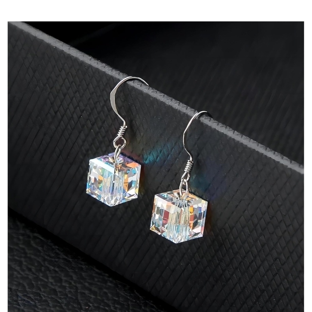 Elegant Silver Northern Lights Crystal Cube Earrings - Picture 5 of 5